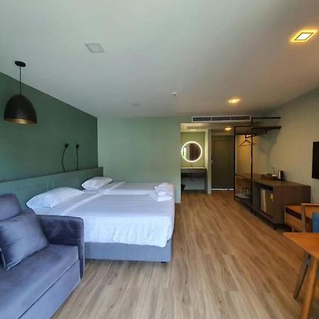 Eco Cozy Beachfront Resort Chaam Hua Hin Esterno foto