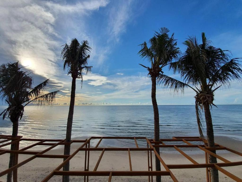 Eco Cozy Beachfront Resort Chaam Hua Hin Esterno foto