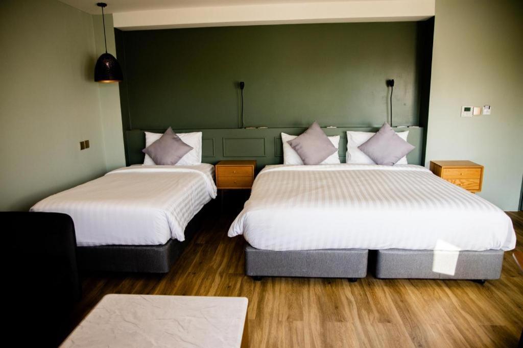 Eco Cozy Beachfront Resort Chaam Hua Hin Esterno foto