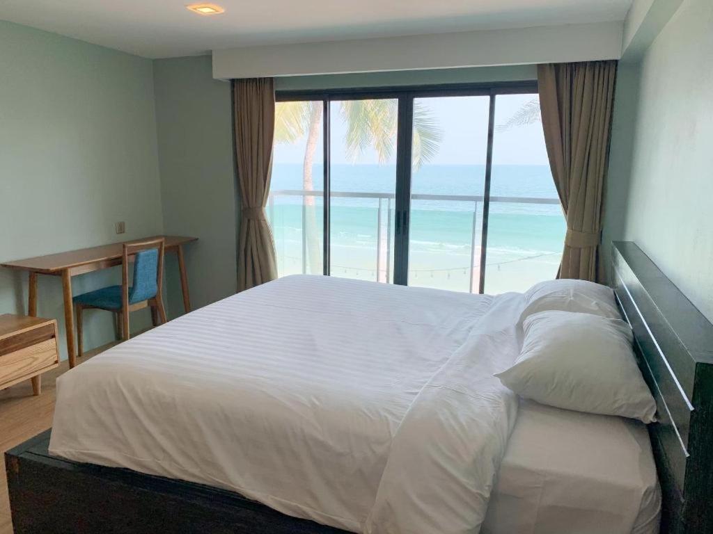 Eco Cozy Beachfront Resort Chaam Hua Hin Esterno foto