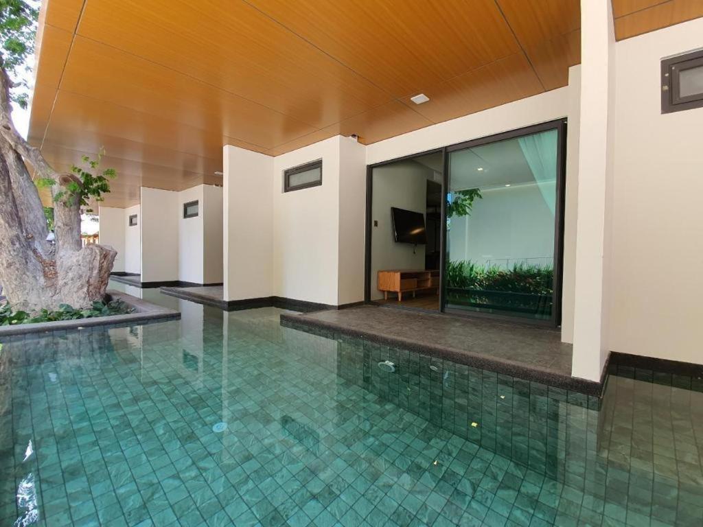 Eco Cozy Beachfront Resort Chaam Hua Hin Esterno foto